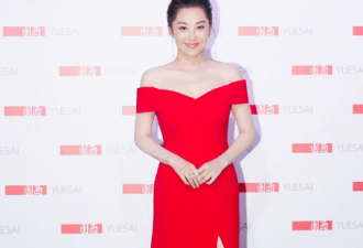 中国女星许晴一袭红裙秀香肩 风情万种美呆了