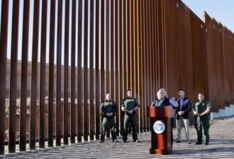 特朗普总统边境墙部分完工 新造型被玩坏