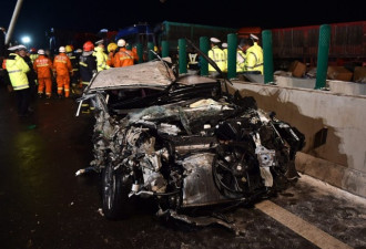 广东梅州发生高速追尾车祸 六人当场死亡