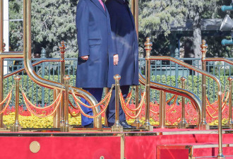 李克强举行仪式，欢迎日本首相安倍晋三访华