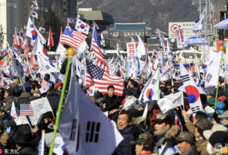 朴槿惠支持者举美国旗示威 要求撤销总统弹劾