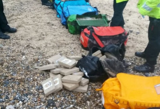 英国海滩上飘来360公斤毒品 价值5000万英镑