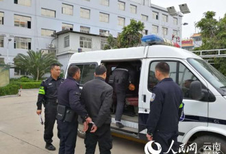 云南运钞员上路被查 枪指警察要求出示执法证