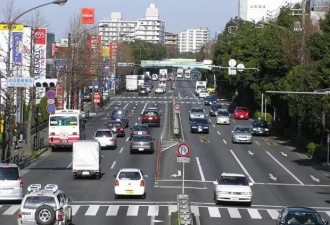 惊呆！日本逆天停车场,2平方米竟停204辆车!