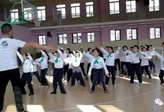 体育老师魔性领舞走红网络！背后爱情故事感人