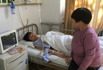 王宝强入院 取出小腿钢板 有妈妈陪伴很幸福