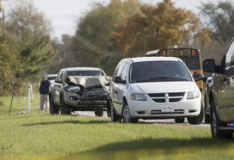 印第安纳州四儿童过马路搭校车被撞 三死一重伤