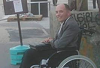 残障男子搭公交没人让位 司机清车只载他