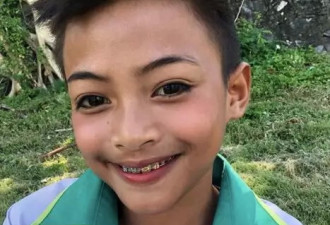 泰国12岁小弟弟化妆妩媚，靠做美妆网红已买房