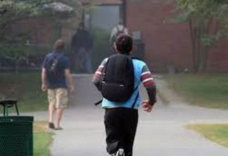 多伦多中国留学生迟到 老师得知原因呆坐半天