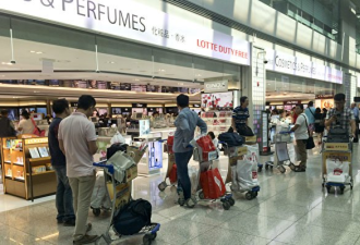 丢人 9名大陆游客在韩仁川机场群殴