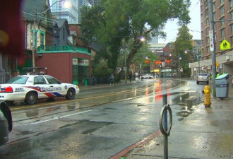 多伦多市中心发生车祸 30岁女行人被撞重伤