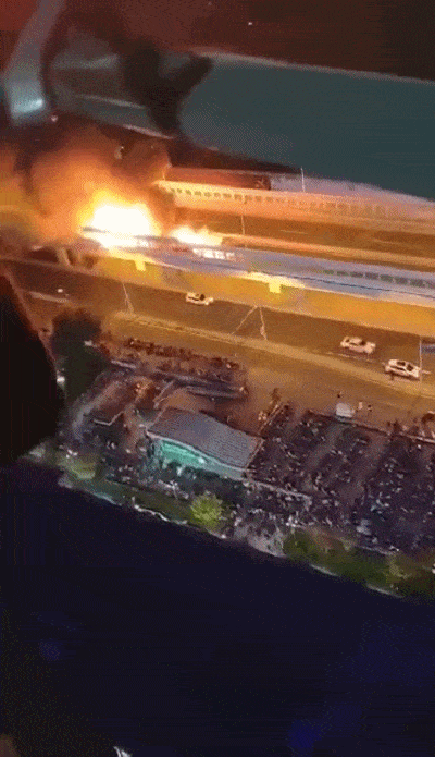 沪松公路高架上一8吨货车起火 幸运无人员伤亡