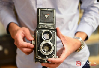 小伙收藏几百台古董相机 拍壮观“全家福”