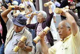 工作到70岁日本夫妻 每月这些养老金
