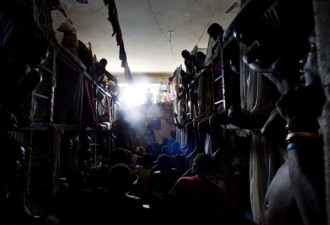 全球最拥挤最脏乱监狱 海地监狱如同地狱