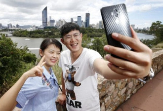 50万中国游客涌入！消费高达13亿澳元破纪录