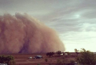 澳洲沙尘暴如同世界末日 男子开车强闯