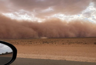 澳洲沙尘暴如同世界末日 男子开车强闯