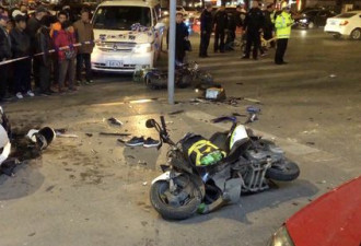 越野车冲撞1死6伤 警方:女友用围巾勒司机颈部