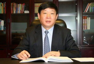 上海原副市长艾宝俊受贿贪污案开庭涉案超5千万