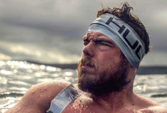 英男环大不列颠岛游泳 5个月不上岸 创世界纪录