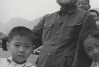 老照片里的邓小平:他的晚年生活再现伟人另一面