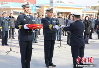 中国海军新型训练舰“戚继光”舰入列服役