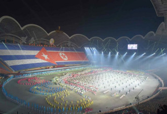 朝鲜团体操表演首现习近平肖像 待遇堪比金日成