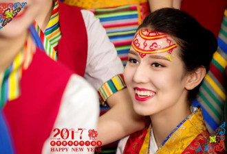 西藏航空空姐勾绘“吉祥妆面”迎藏历新年