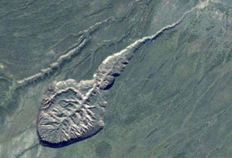 西伯利亚“地府之门”的千米巨坑持续扩大