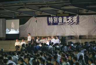 三万余人到场 香港警察集会抗议七警获刑