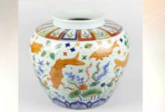 中国花瓶在英国拍卖 创纪录以估价450倍成交