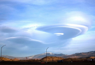 那些形状奇特的飞碟状山顶云朵:形成后静止不动
