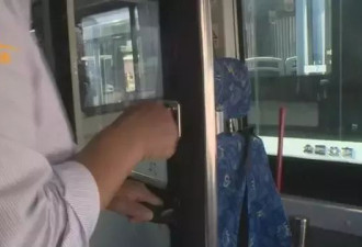 因重庆坠江公交阴影 多地为公交司机加上防护罩