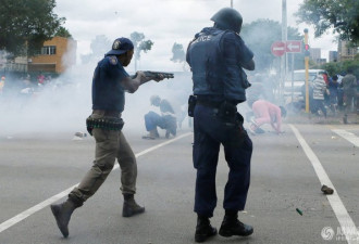 世界种族冲突越演越烈!南非爆发大规模排外游行
