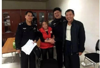 广西一对男女互殴后发现是同学 在警局留下合影