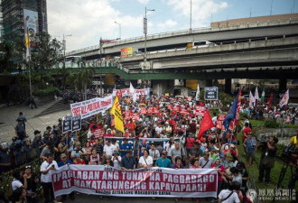 菲律宾上千人走上街头 抗议总统杜特尔特