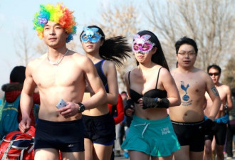 北京光猪跑成为一场闹腾的行为艺术秀