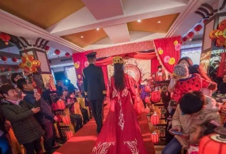 新娘策划特别婚礼:我着汉服，你穿军装
