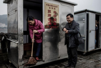 探访湖南醴陵算命一条街：有时要排队