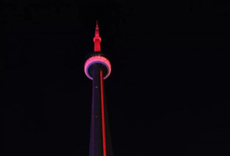 今天，多伦多的CN塔红了 整个加拿大都红了……