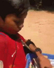 天才！柬埔寨小男孩为卖纪念品会说9国语言