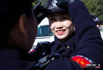 90后女孩的双面生活 白天巡逻 晚上跳舞