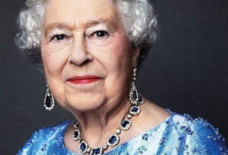 大写的壕！英国女王拥有的那些“惊人”的项链