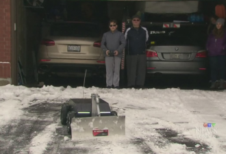 多伦多父子发明机器人  铲雪竟然可以这么好玩