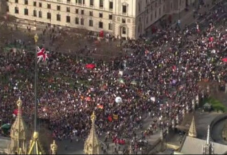 英国政府削减医疗预算 伦敦25万民众上街抗议