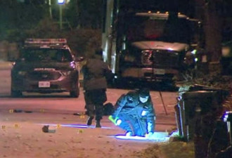 今阴天有雪-1C 西区10声枪响男子在车内被击毙
