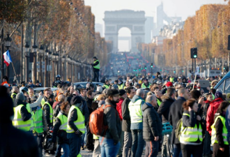28万法国人上街抗议马克龙 1人死亡227人受伤