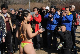 北京“光猪跑”女教师比基尼直播引围观